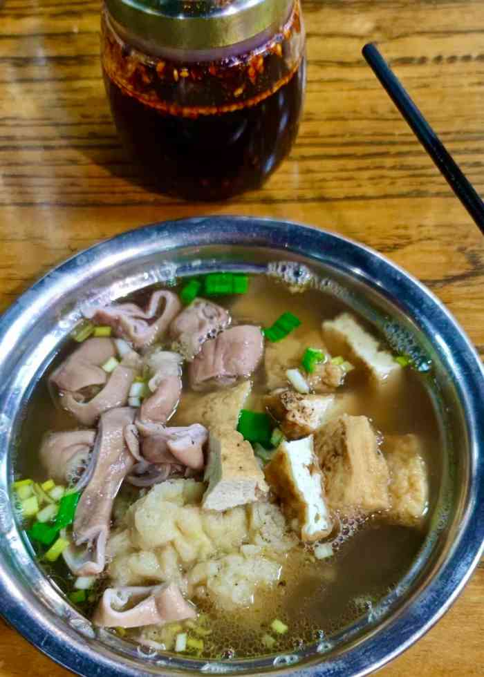 老字号段家煮锅-"吃法是这样的:煮锅每人一碗是固定套餐,大.