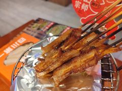 -何师烧烤·小龙虾·江湖川菜·精酿啤酒(成温店)