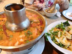 -Chom Cafe and Restaurant