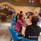 这家店很火，进店很亲切