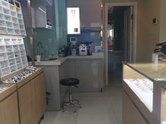-视野联行眼镜·蔡司授权店(长白万象汇店)