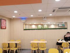 用餐区-德克士(北京站店)