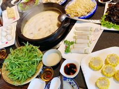 -大匠工房古船木艺术餐厅·猪肚鸡专门店(长白仙岛店)