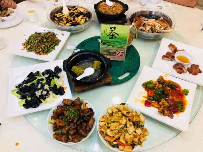 东湖新城酒家(东湖店)-"周末10点多去的,人比较多,要拿号排队,.