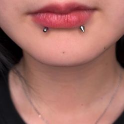 -AI艾耳·专业手工耳洞·穿孔美学馆