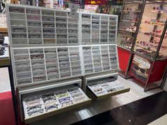 -美式眼镜·授权蔡司.依视路.尼康.豪雅.明月(人民广场店)