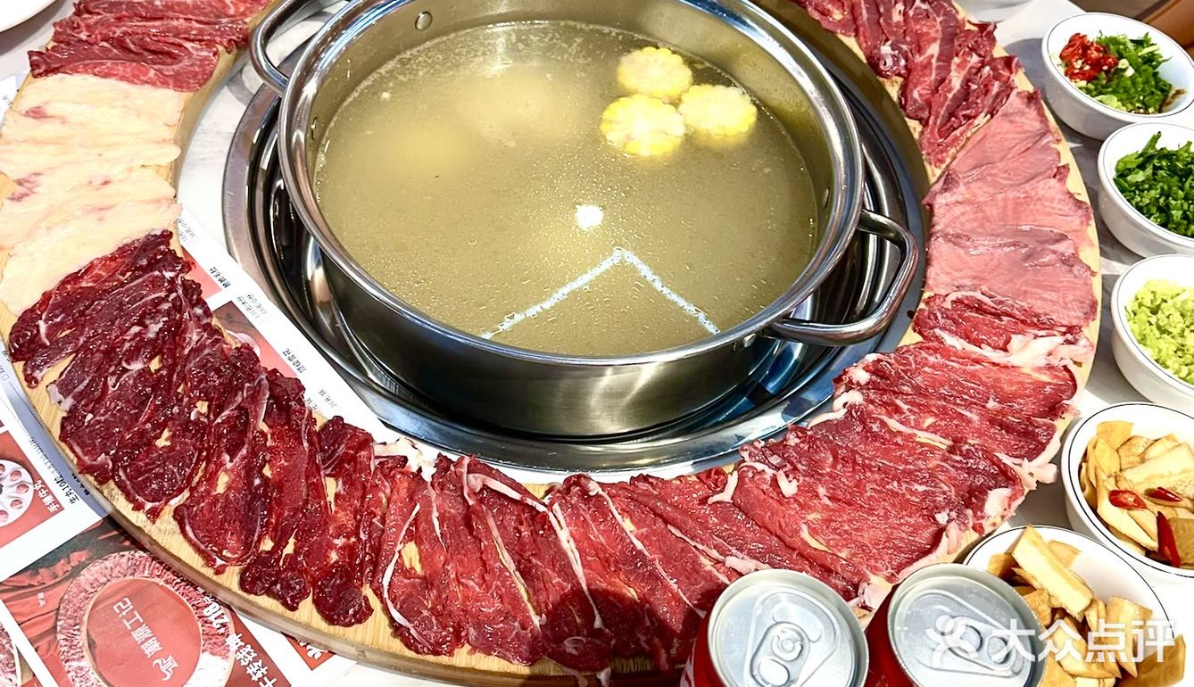 什么玩意❗❗这家火锅店把整头牛搬上餐桌❗