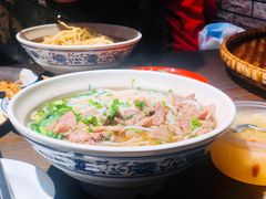 三鲜骨汤粉-爆炸头阿姨小四川正宗川味小吃(无任何分店)