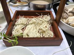 -红鼎豆捞·非遗鲍皇汤火锅(宝丰路店)