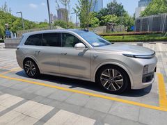 -理想汽车(世纪汇店)