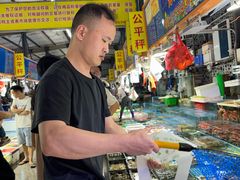 -霞涌市场海鲜摆卖区