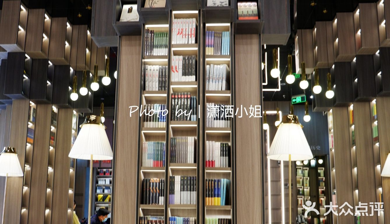 深圳梦幻时空齿轮版钟书阁📚，真的值得打卡吗？