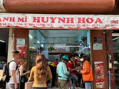 -Bánh Mì Huynh Hoa