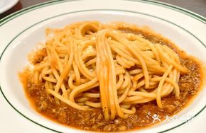 Traditional Italian Meat Sauce Spaghetti