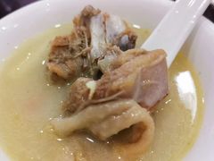 -绿色墨脱石锅城