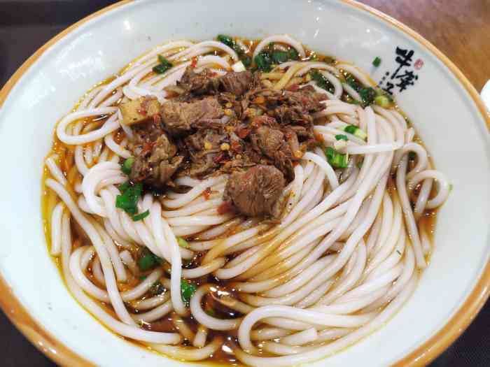 牛聋子津市牛肉粉(省博物馆店"点的牛杂粉还有酸菜牛肉.