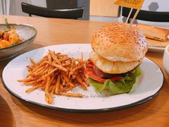 27&nbsp;牛肉汉堡-HELLO 27 意面·沙拉·帕尼尼