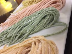 菜汁五彩面-索伦嘎·呼伦贝尔烤全羊(白云店)