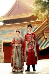 -雪中彩影婚纱摄影·微光艺术中心