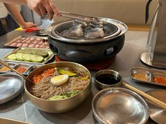 -围炉肉舍丹东海鲜烤肉·烤活鳗(步行街店)