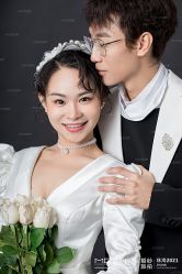 -现代经典婚纱摄影