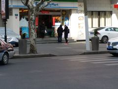 -全家便利店(洛川东路店)