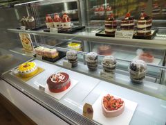 面包甜点陈列柜-沁园(南坪上海城店)