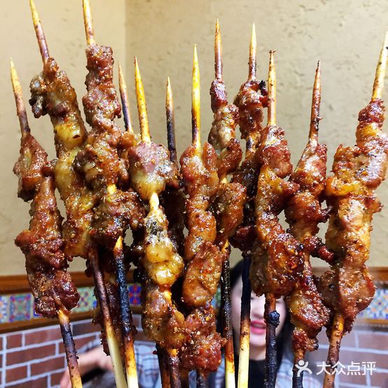 新疆美味羊肉串烤馕