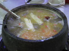 -鲁朗纳麦石锅鸡庄园