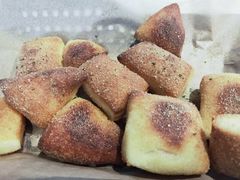 香蒜松软方方包-达美乐比萨(岁宝民治1881店)