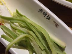 -老牌坊云南鱼豆花火锅(哈西万达店)