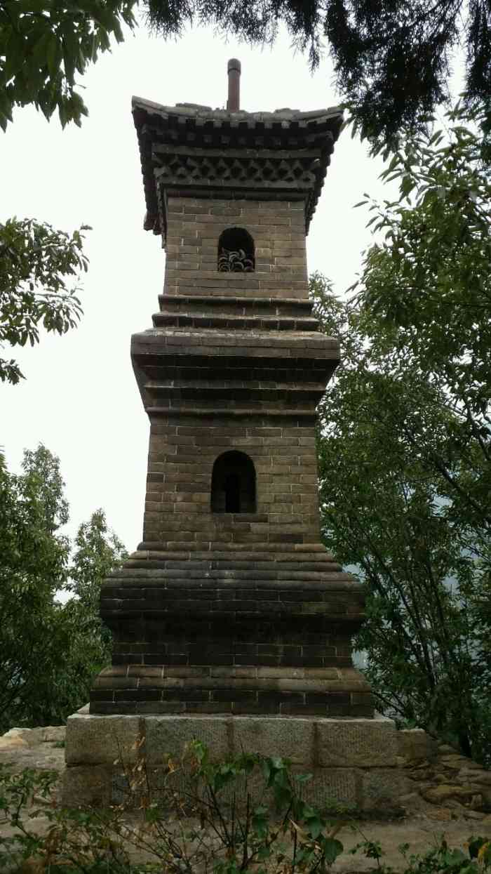 悟真寺风景区-"人很少.十一期间山路上只有我和我媳妇两人.