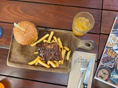 -Ribs & Burgers The Rocks