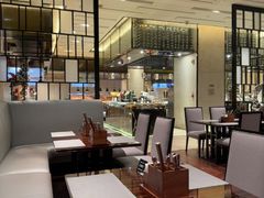 -广州万富希尔顿酒店·感趣自助餐厅·金秋蟹宴生蚝海鲜刺身
