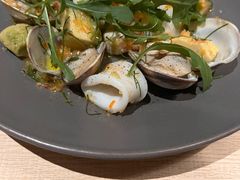 温热海鲜沙拉配牛油果-Mercato莫卡多露台餐厅与酒吧(K11店)