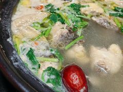 -果松木炭酸菜铜火锅·外婆参鸡汤