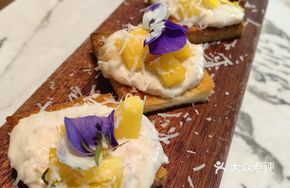 Tuna Mango Baguette