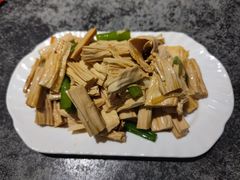 芹菜腐竹-华盛园卷子王农家菜水库鱼