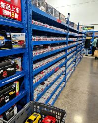 -逝水玩具折扣店