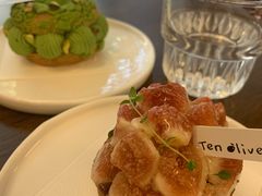 开心果树莓泡芙-Ten Olives甜点