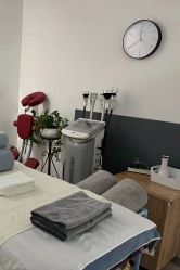 -舒欣头疗·俏丝谧语 白发脱发专业护理 