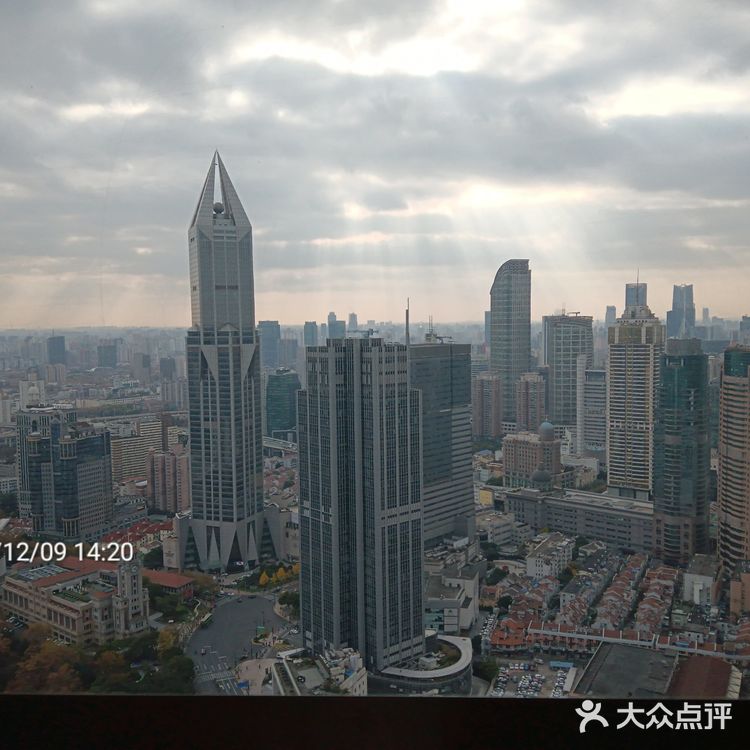 上海市南京路新世界丽笙大酒店45层旋转餐厅