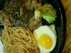 -皇品世家牛排(七一路店)