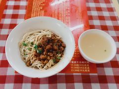 招牌辣肉干拌面-辣肉面大王(天平路店)