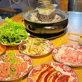 有套餐肉菜都有了，双人套餐才几十块 四荤四素吃得很爽
