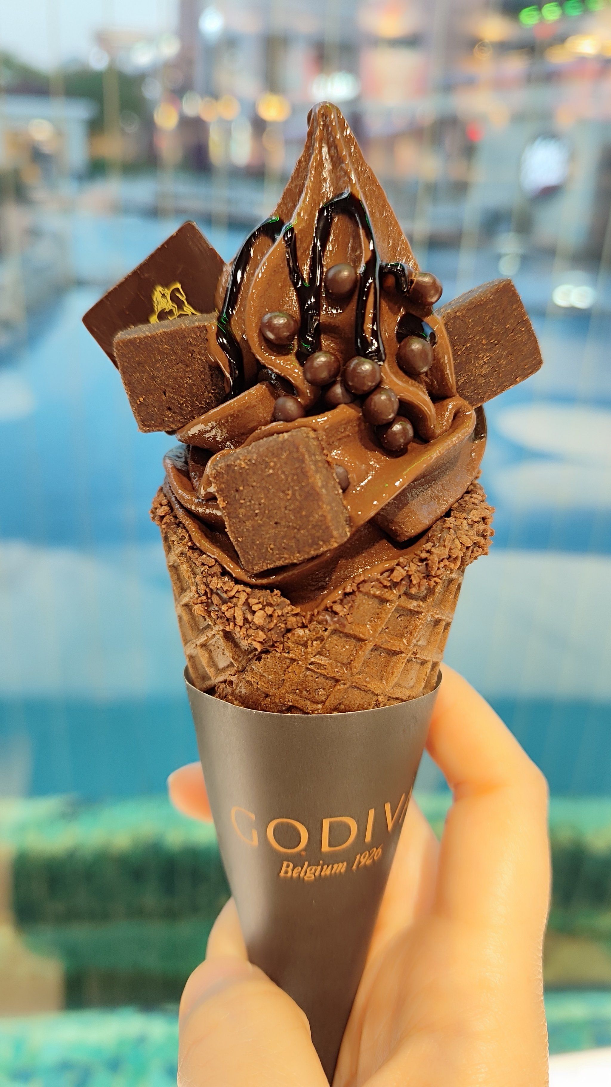 想吃冰激凌就会来godiva,纯黑巧克力