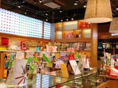 -百新书局(尚悦湾店)