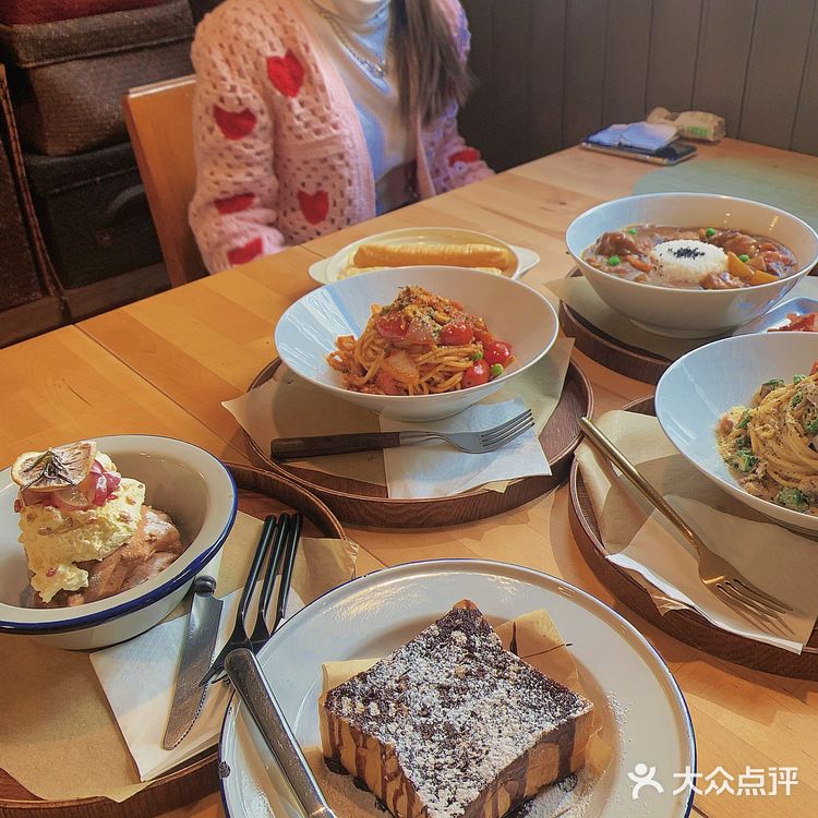 超难排队的的宝藏小店！日式复古简餐[面包]