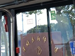 -雪绒花路停车场