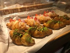抹茶牛角包-来回·咖啡(天河南店)